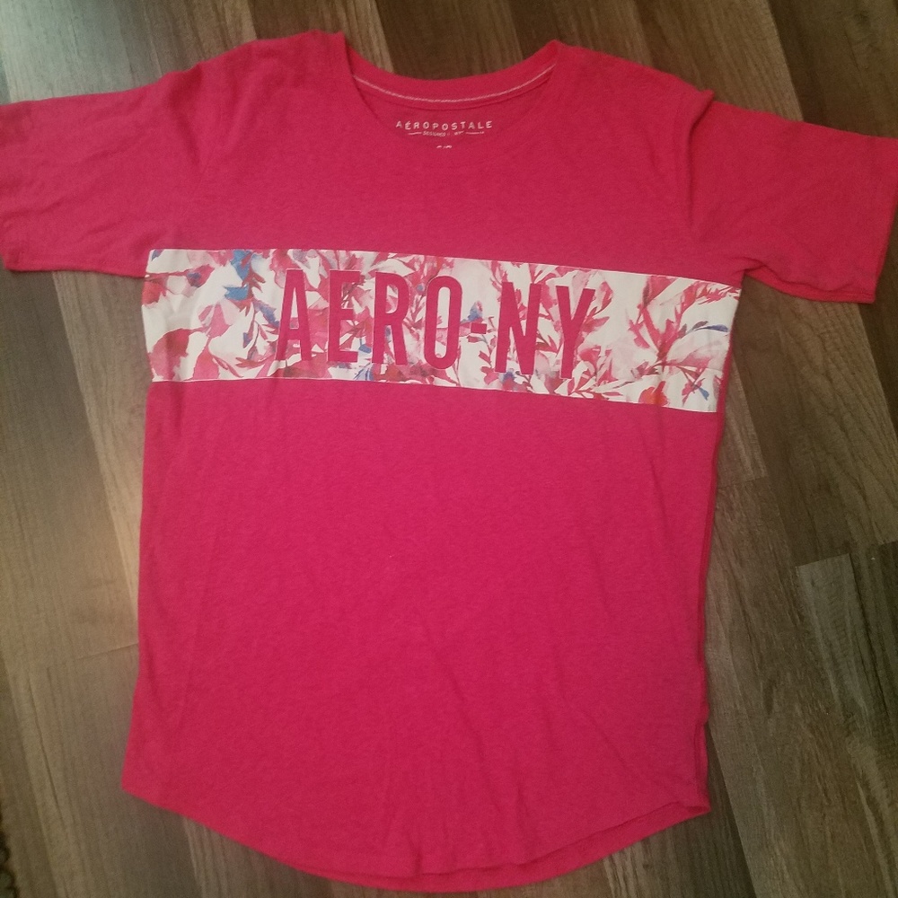 3/$12 Aeropostale fitted tee EUC